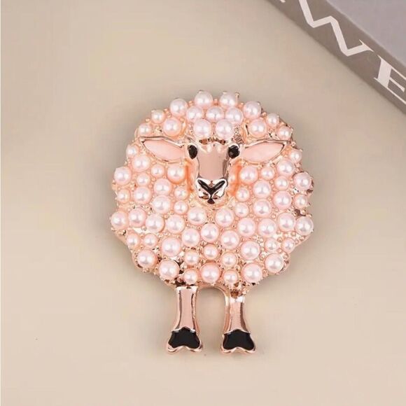 💞 NEW sparkling sheep brooch with lovely pearl embellishments 💞 - Picture 2 of 9